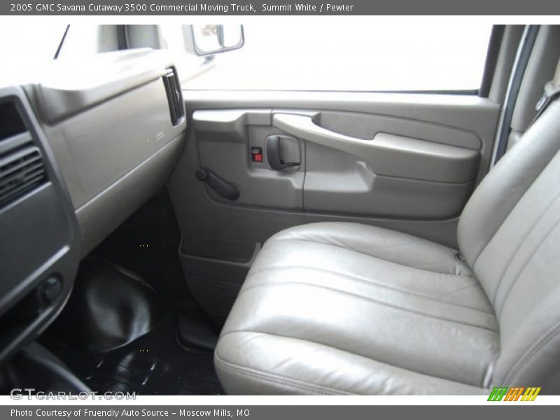 Summit White / Pewter 2005 GMC Savana Cutaway 3500 Commercial Moving Truck
