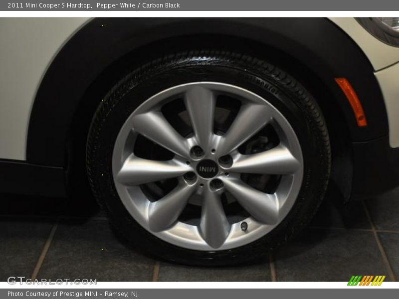 Pepper White / Carbon Black 2011 Mini Cooper S Hardtop