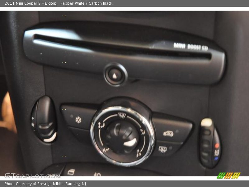 Pepper White / Carbon Black 2011 Mini Cooper S Hardtop