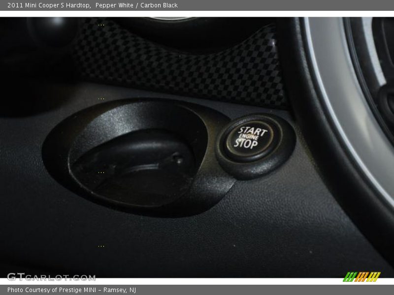 Pepper White / Carbon Black 2011 Mini Cooper S Hardtop