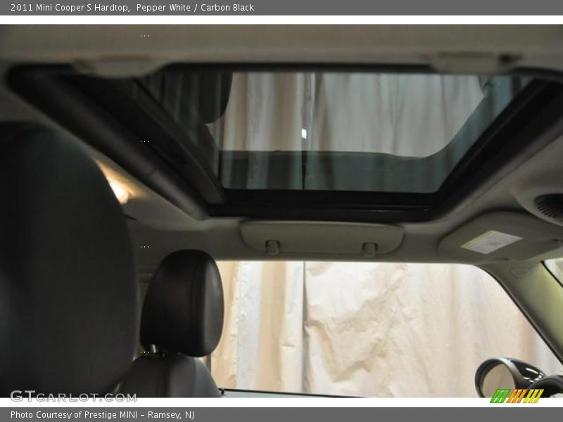 Pepper White / Carbon Black 2011 Mini Cooper S Hardtop