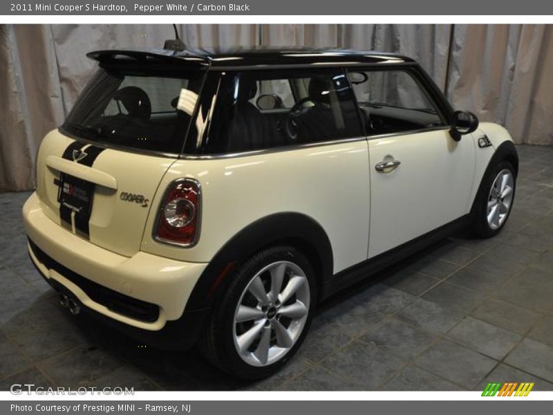 Pepper White / Carbon Black 2011 Mini Cooper S Hardtop