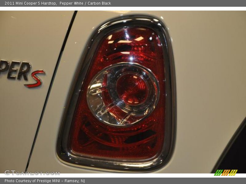 Pepper White / Carbon Black 2011 Mini Cooper S Hardtop