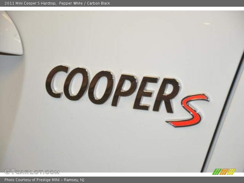Pepper White / Carbon Black 2011 Mini Cooper S Hardtop