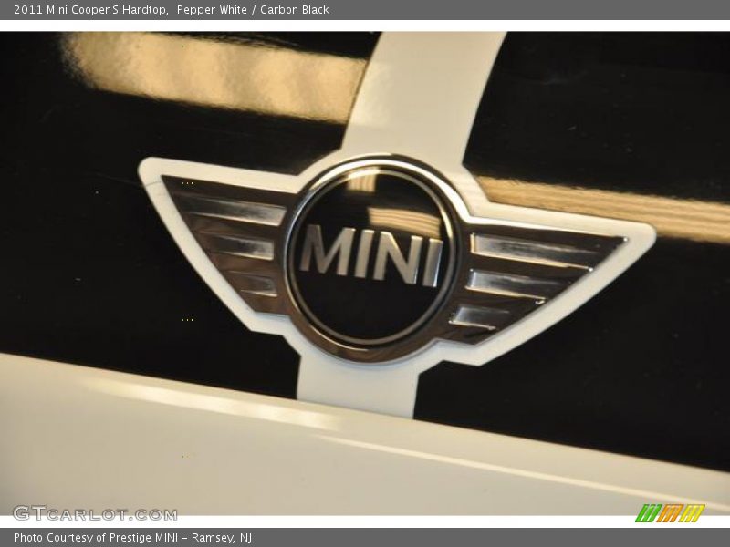 Pepper White / Carbon Black 2011 Mini Cooper S Hardtop