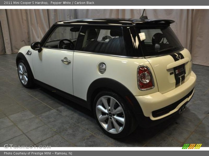 Pepper White / Carbon Black 2011 Mini Cooper S Hardtop