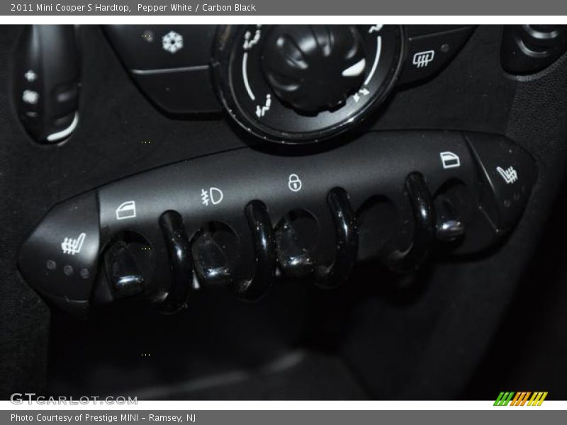 Pepper White / Carbon Black 2011 Mini Cooper S Hardtop