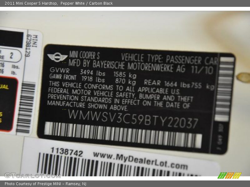 Pepper White / Carbon Black 2011 Mini Cooper S Hardtop