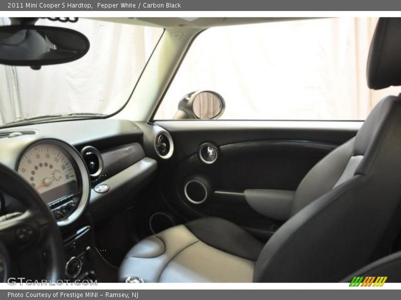 Pepper White / Carbon Black 2011 Mini Cooper S Hardtop