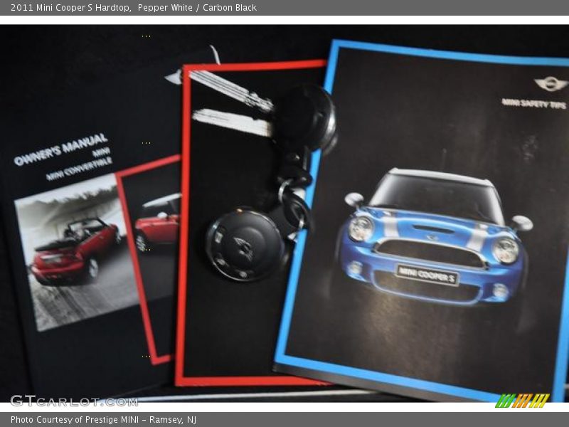 Pepper White / Carbon Black 2011 Mini Cooper S Hardtop