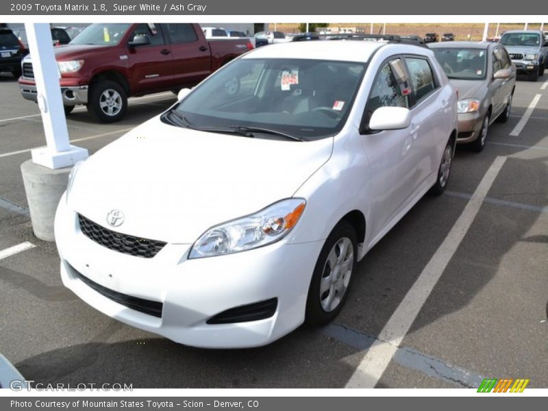 Front 3/4 View of 2009 Matrix 1.8