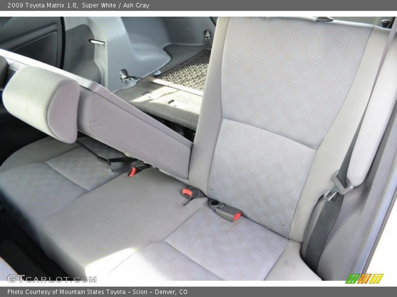 Super White / Ash Gray 2009 Toyota Matrix 1.8