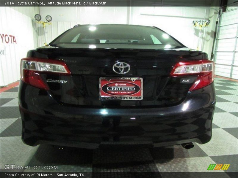 Attitude Black Metallic / Black/Ash 2014 Toyota Camry SE