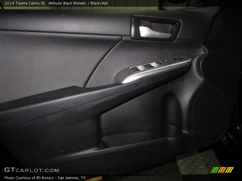 Attitude Black Metallic / Black/Ash 2014 Toyota Camry SE