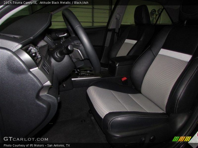 Attitude Black Metallic / Black/Ash 2014 Toyota Camry SE