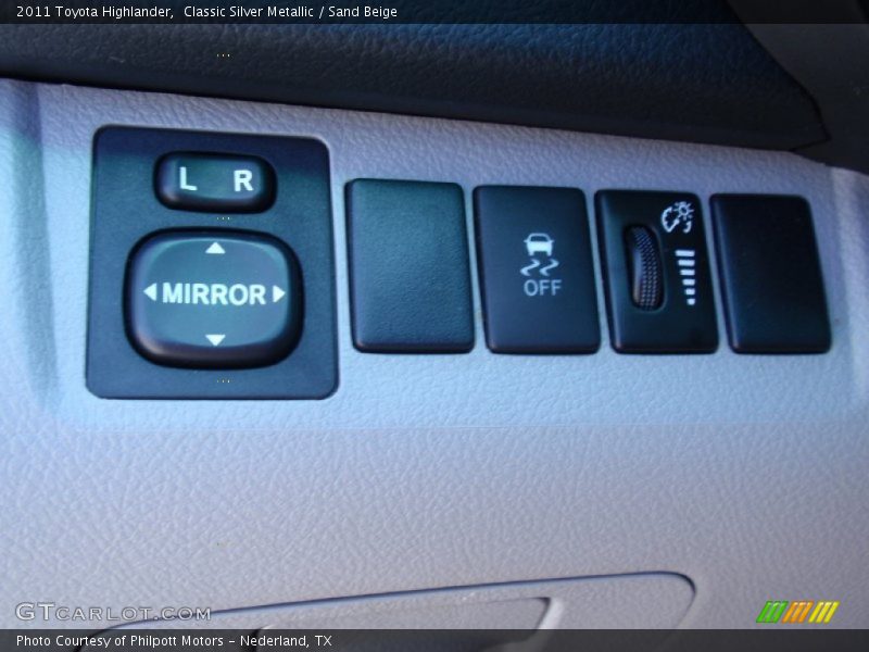 Classic Silver Metallic / Sand Beige 2011 Toyota Highlander