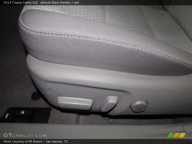 Attitude Black Metallic / Ash 2014 Toyota Camry XLE