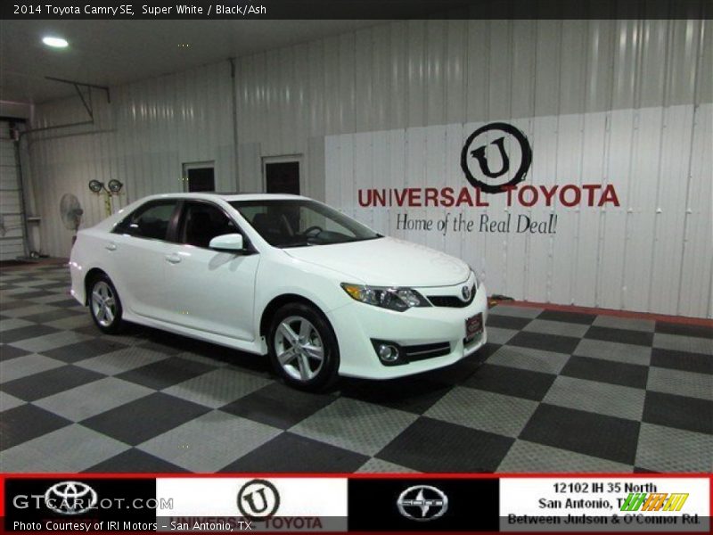 Super White / Black/Ash 2014 Toyota Camry SE