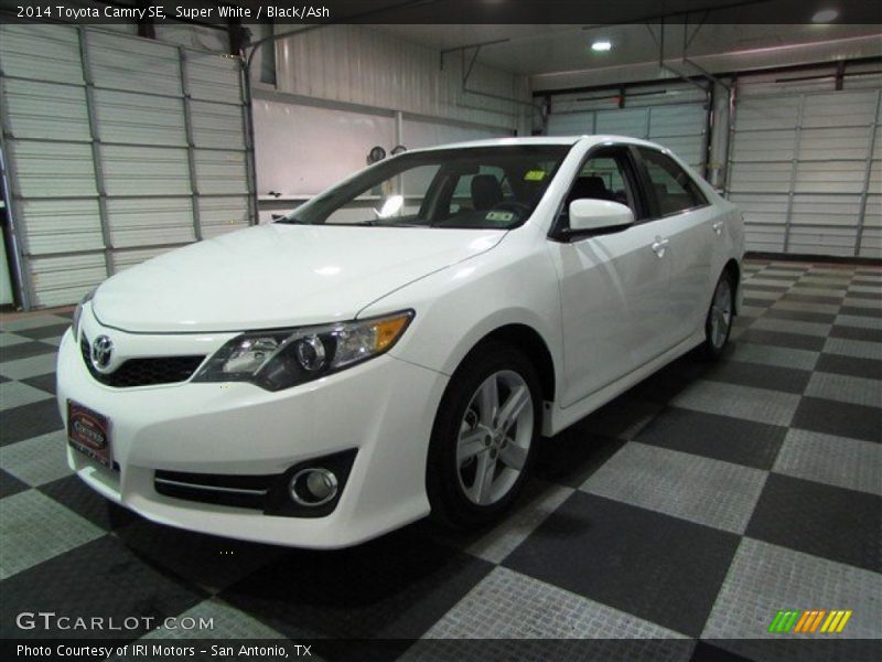 Super White / Black/Ash 2014 Toyota Camry SE