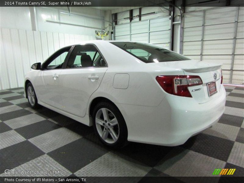 Super White / Black/Ash 2014 Toyota Camry SE