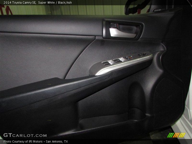 Super White / Black/Ash 2014 Toyota Camry SE
