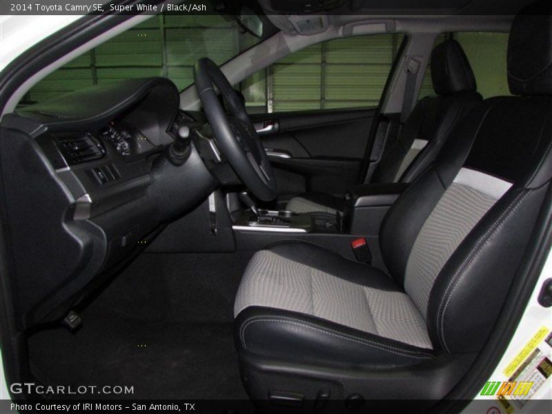 Super White / Black/Ash 2014 Toyota Camry SE