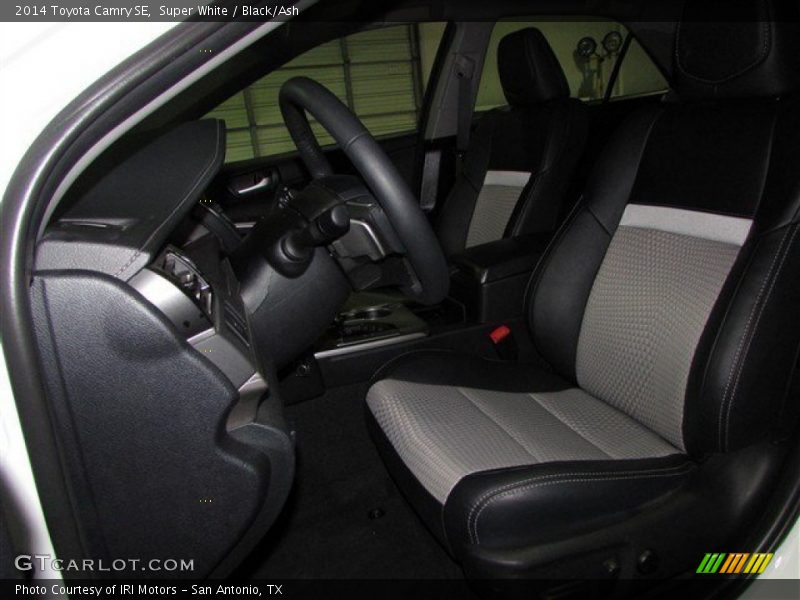 Super White / Black/Ash 2014 Toyota Camry SE