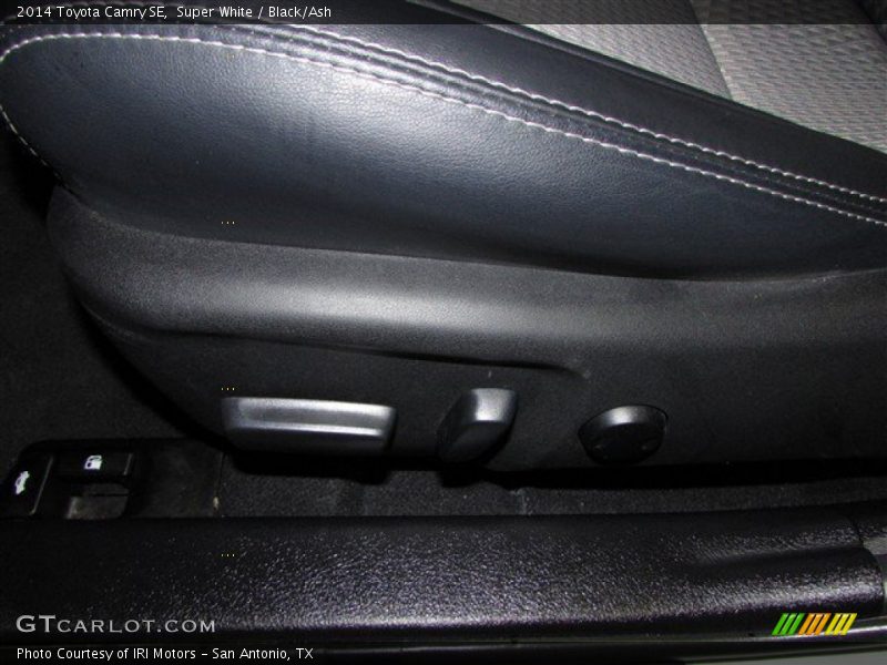 Super White / Black/Ash 2014 Toyota Camry SE