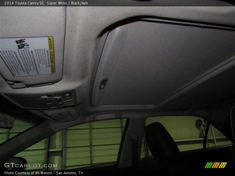 Super White / Black/Ash 2014 Toyota Camry SE