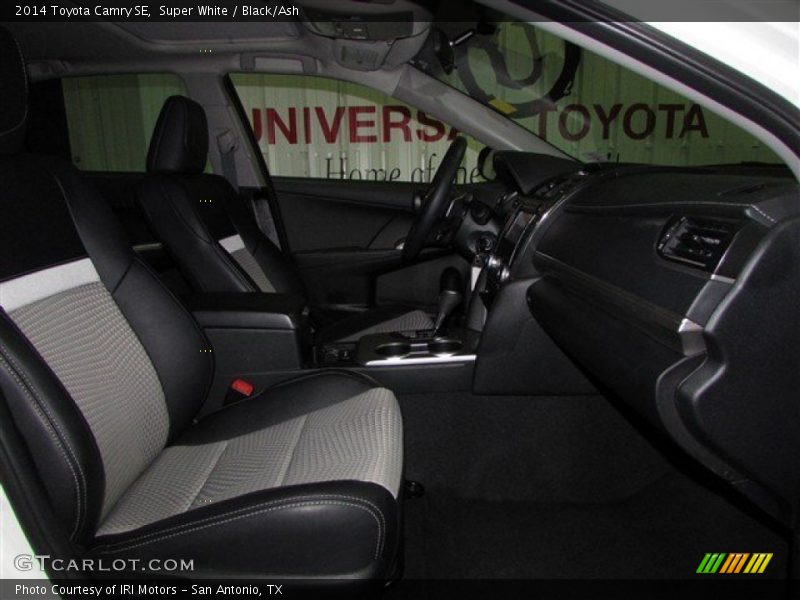 Super White / Black/Ash 2014 Toyota Camry SE