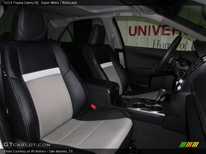 Super White / Black/Ash 2014 Toyota Camry SE