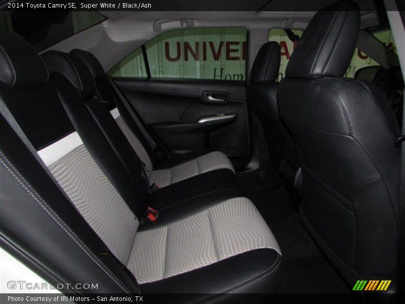 Super White / Black/Ash 2014 Toyota Camry SE