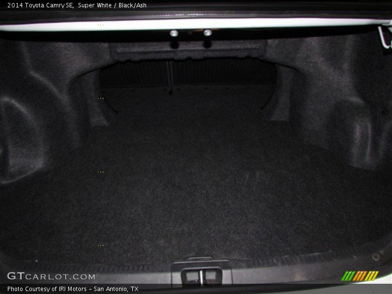 Super White / Black/Ash 2014 Toyota Camry SE
