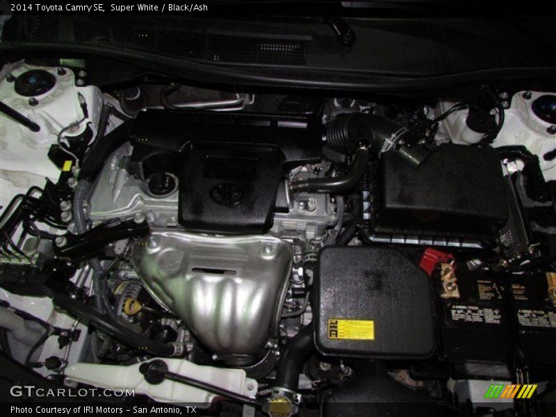 Super White / Black/Ash 2014 Toyota Camry SE