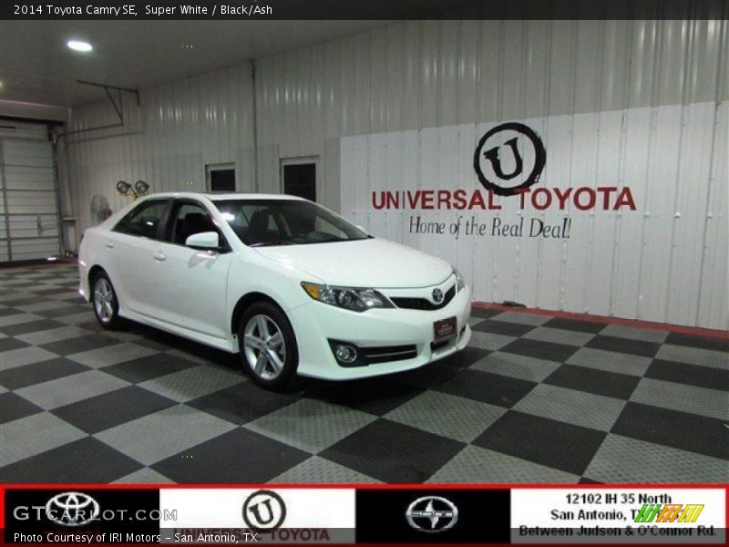 Super White / Black/Ash 2014 Toyota Camry SE