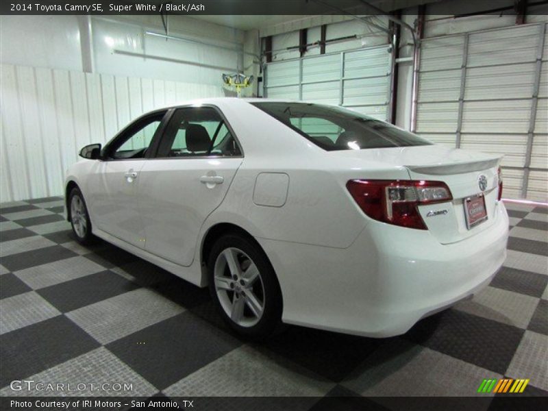 Super White / Black/Ash 2014 Toyota Camry SE