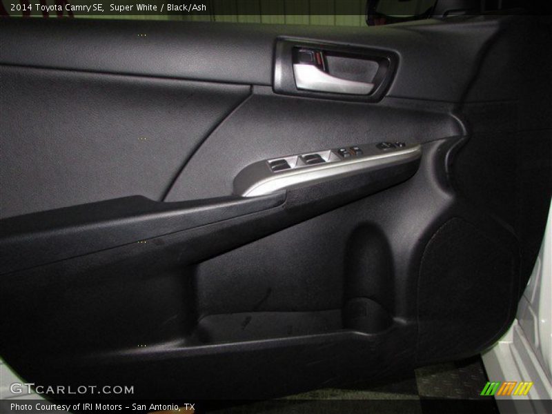 Super White / Black/Ash 2014 Toyota Camry SE