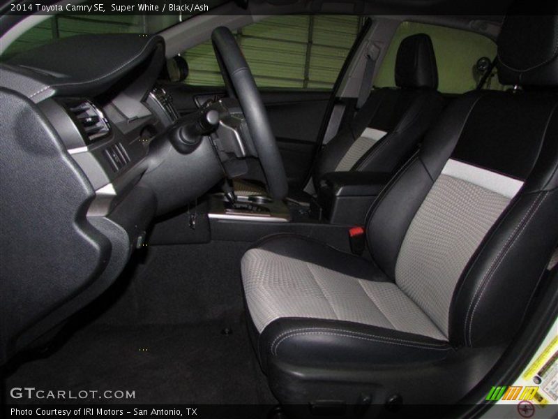 Super White / Black/Ash 2014 Toyota Camry SE