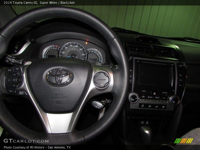 Super White / Black/Ash 2014 Toyota Camry SE