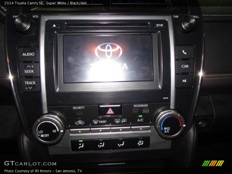 Super White / Black/Ash 2014 Toyota Camry SE