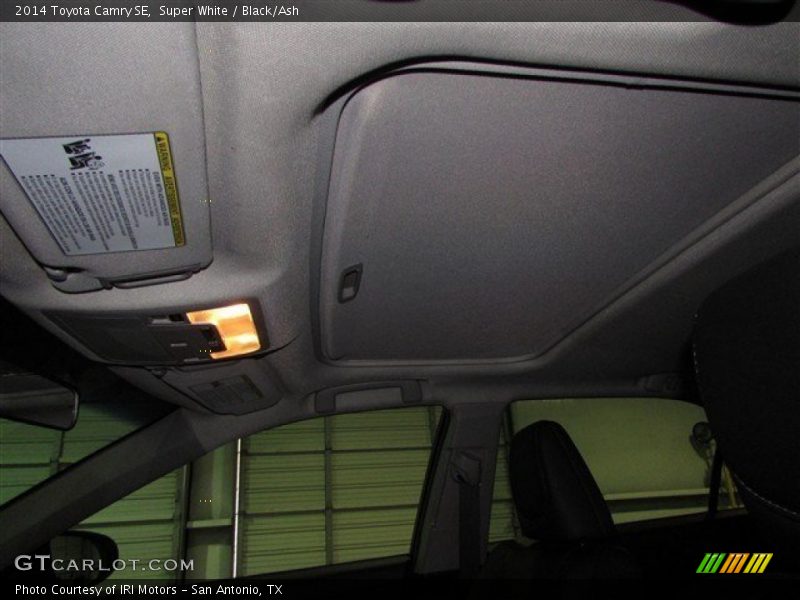 Super White / Black/Ash 2014 Toyota Camry SE