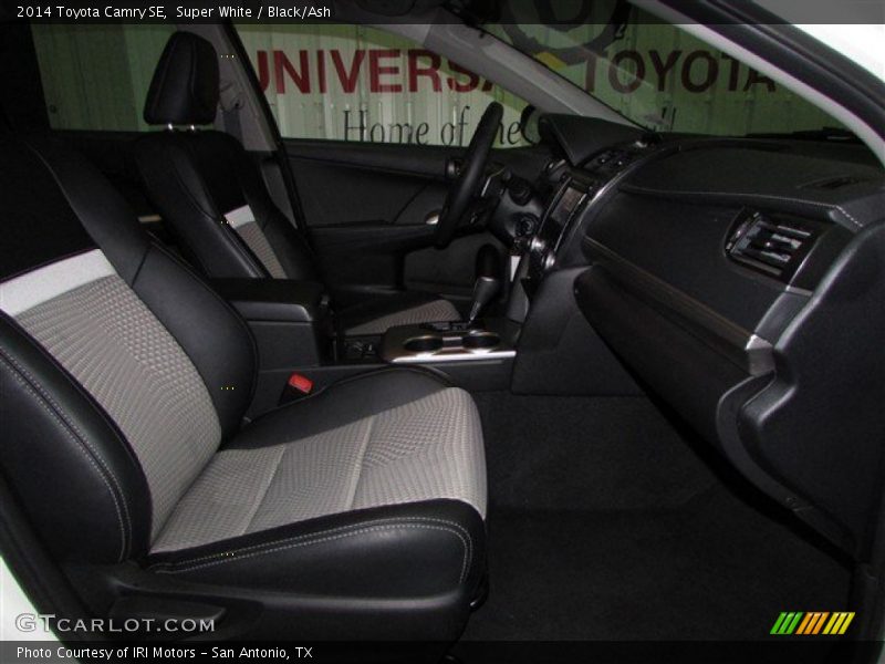 Super White / Black/Ash 2014 Toyota Camry SE