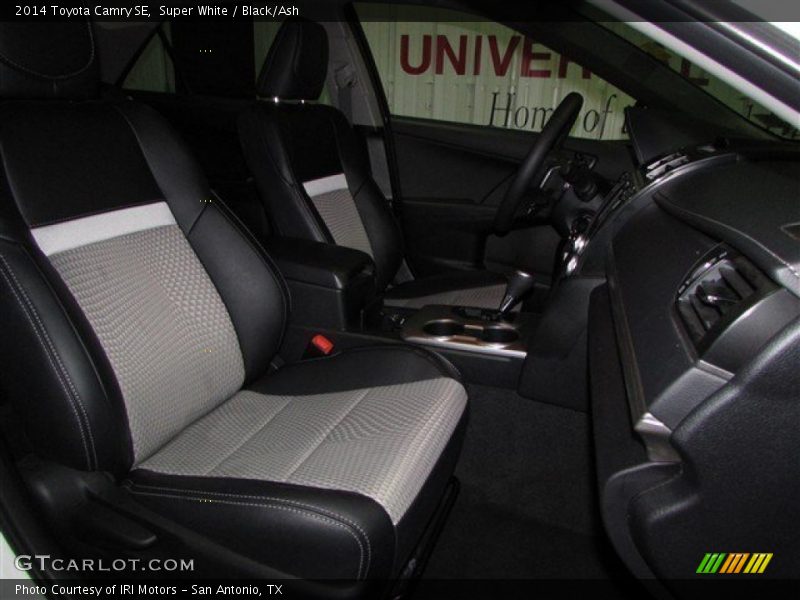 Super White / Black/Ash 2014 Toyota Camry SE