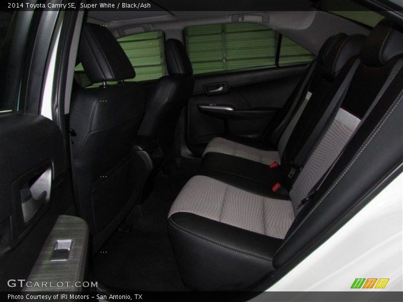 Super White / Black/Ash 2014 Toyota Camry SE