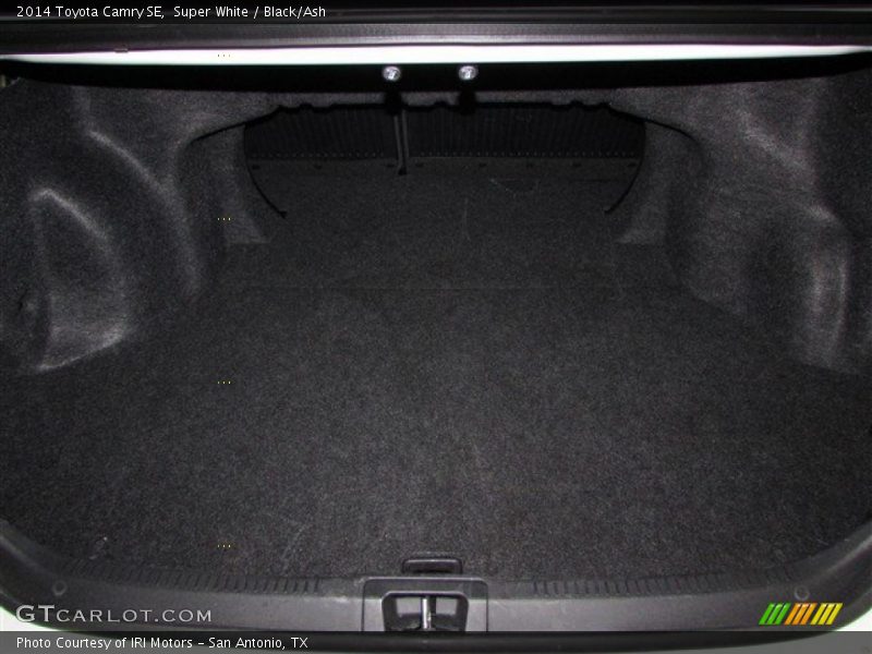 Super White / Black/Ash 2014 Toyota Camry SE