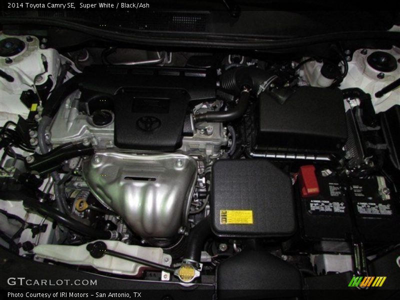Super White / Black/Ash 2014 Toyota Camry SE