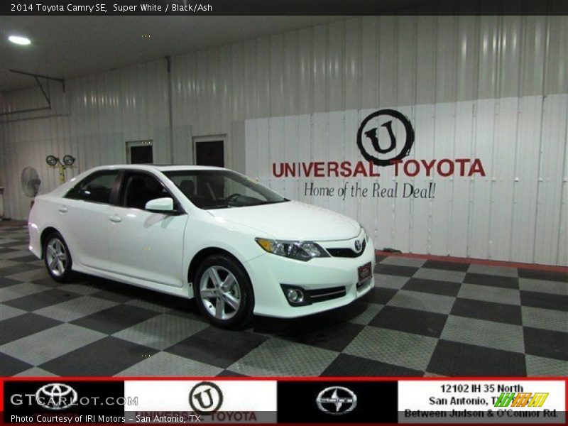 Super White / Black/Ash 2014 Toyota Camry SE