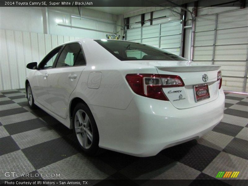 Super White / Black/Ash 2014 Toyota Camry SE