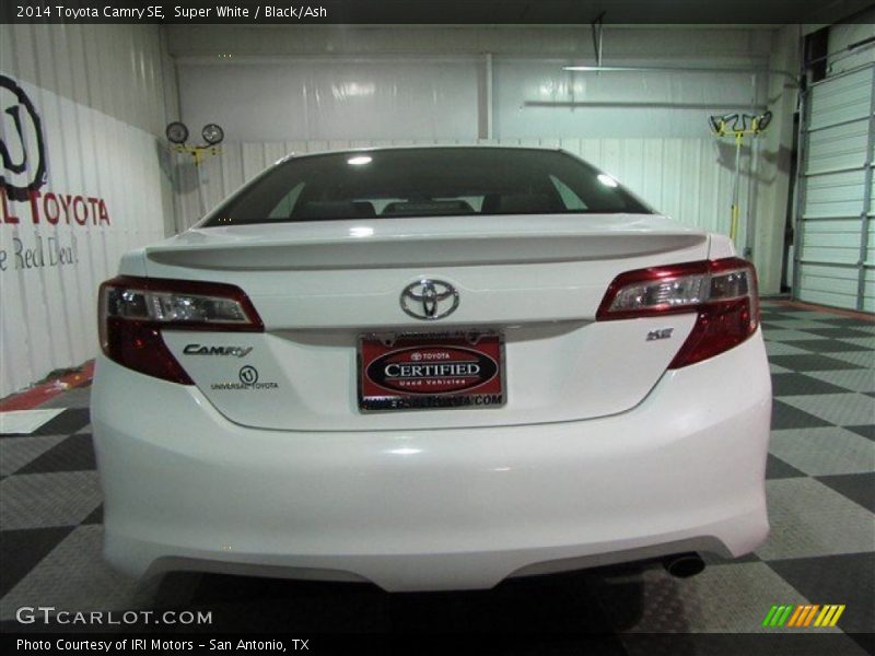 Super White / Black/Ash 2014 Toyota Camry SE