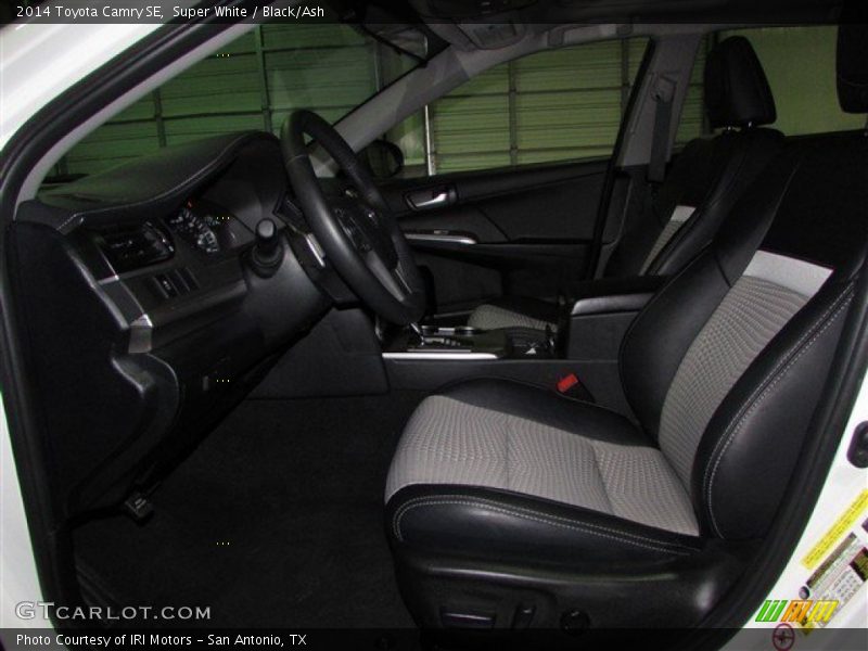 Super White / Black/Ash 2014 Toyota Camry SE
